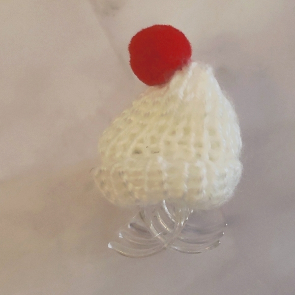 Christmas 5pc 1" Hair Claw Clip Set 2 Buffalo Plaid Santa Caps & 3 Beanies - Picture 8 of 12